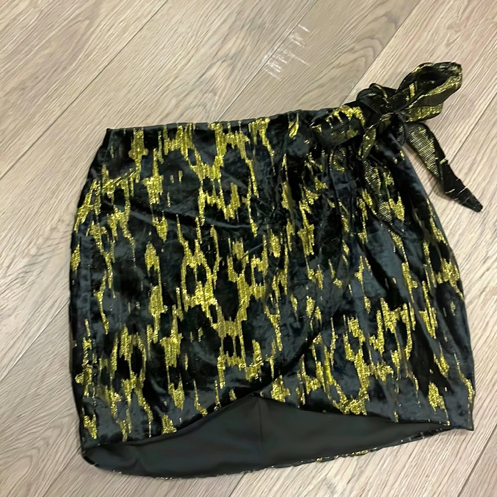Gold and black shimmery mini skirt from Bardot